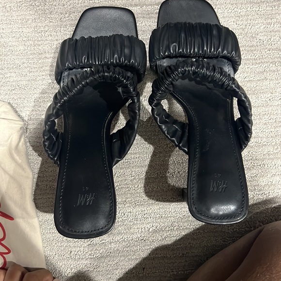 H&M black heel - Picture 3 of 3